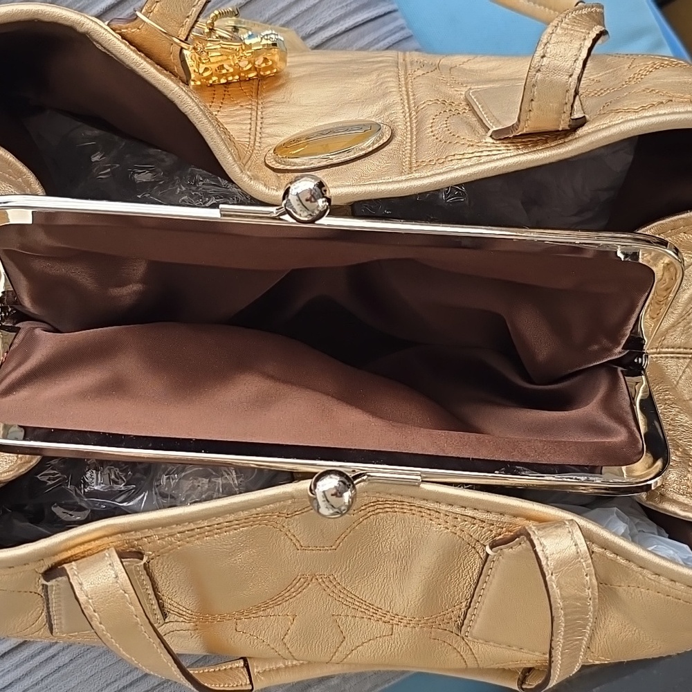 Coach Metallic Gold Signature Kiss Lock Tote Bag+Large Gold Glitter Coach Tag. - Picture 8 of 13